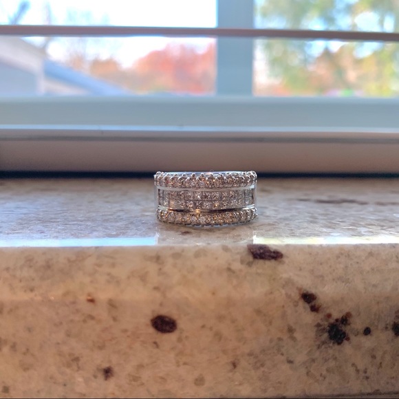 SOLD Diamond band - Picture 4 of 7